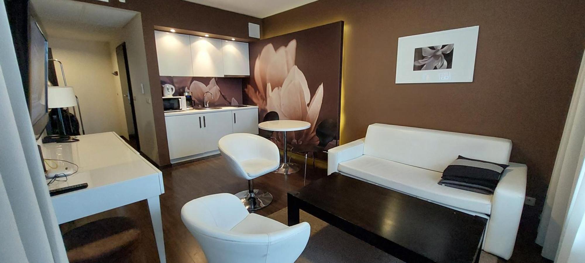 Apartament 2 Pokojowy Prywatny Z Aneksem Kuchennym W Hotelu Diva كولوبرزيغ المظهر الخارجي الصورة